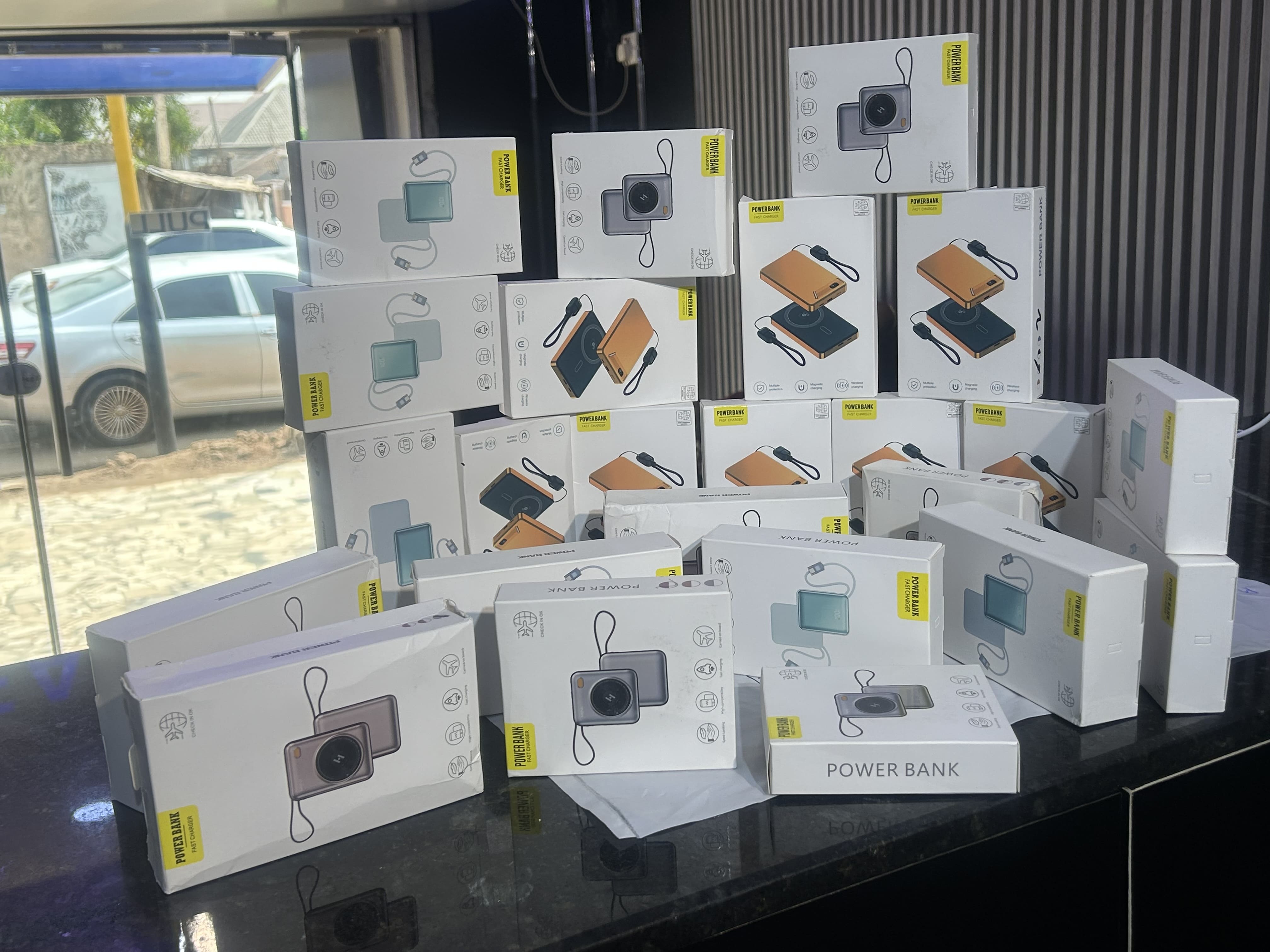 Magnetic Wireless Powerbanks